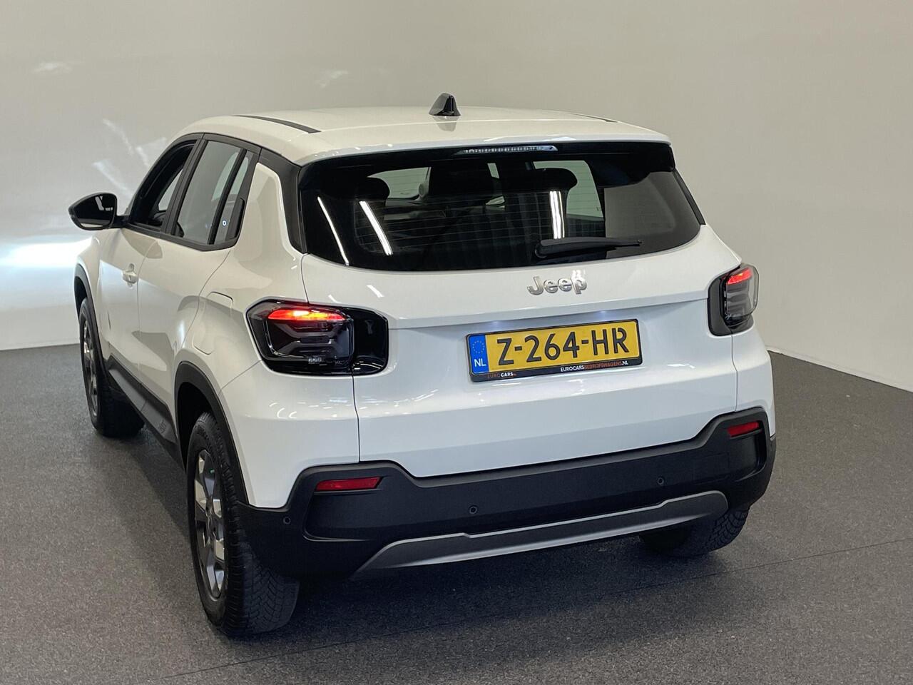 Jeep Avenger Longitude Automaat 54 kWh Navigatie Apple Carplay/Android Auto Climate Control Cruise Control Lichtmetalen Velgen Dab Keyless Parkeer Sensoren