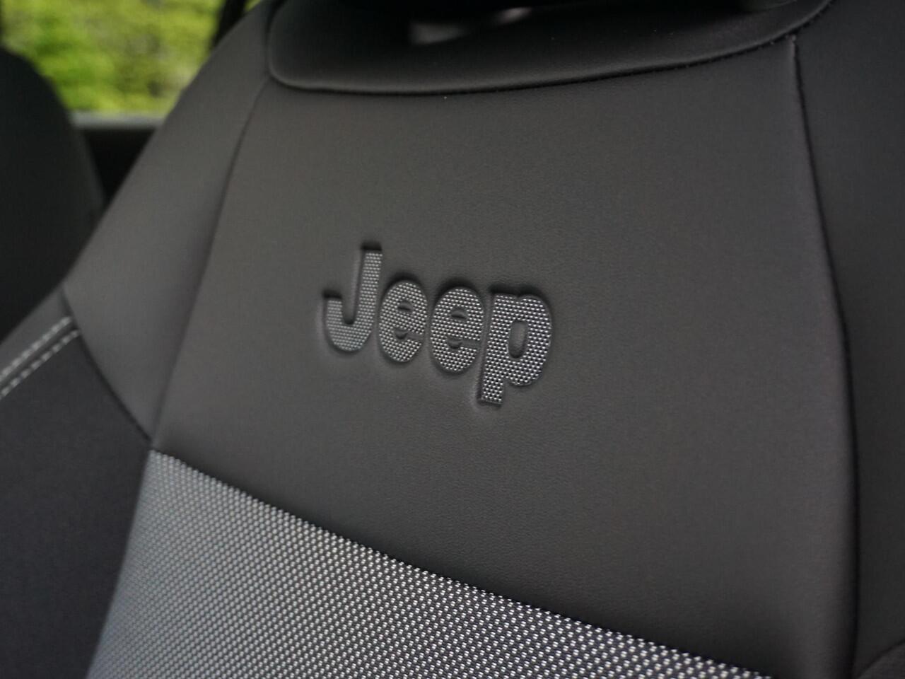 Jeep Avenger 1.2 e-Hybrid Summit