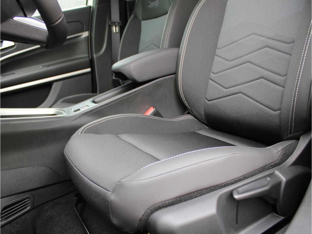 Jeep Avenger Summit 54 kWh VOORRAAD KORTING GRATIS WALLBOX