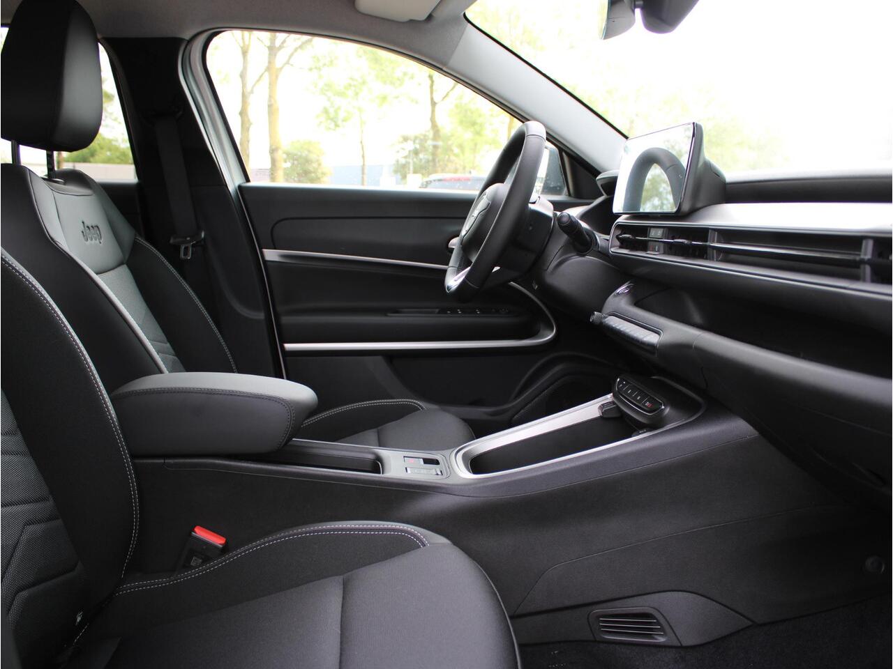 Jeep Avenger Summit 54 kWh VOORRAAD KORTING GRATIS WALLBOX