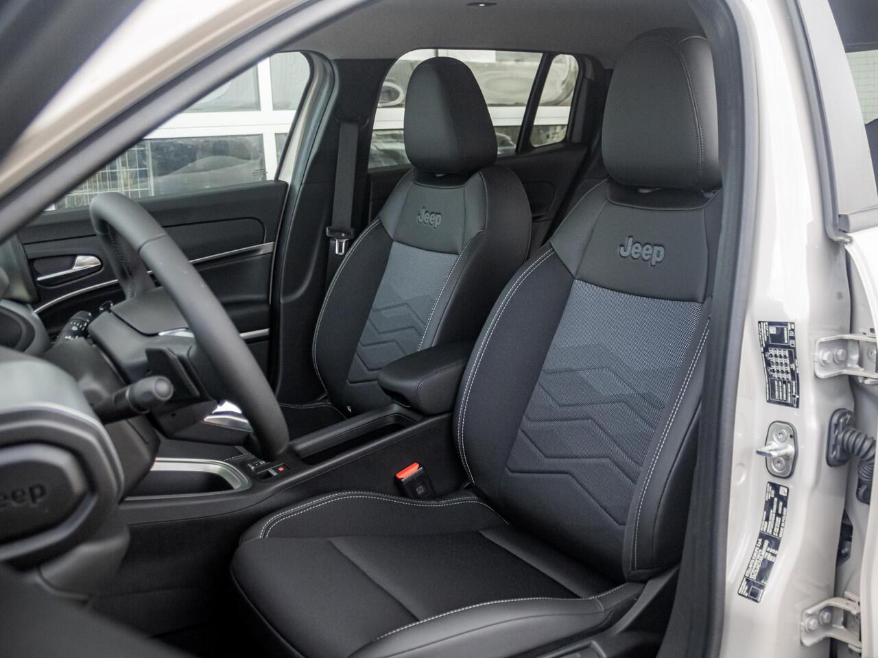 Jeep Avenger 1.2 e-Hybrid Summit | Winter Pack | Infotaiment & Convenience Pack