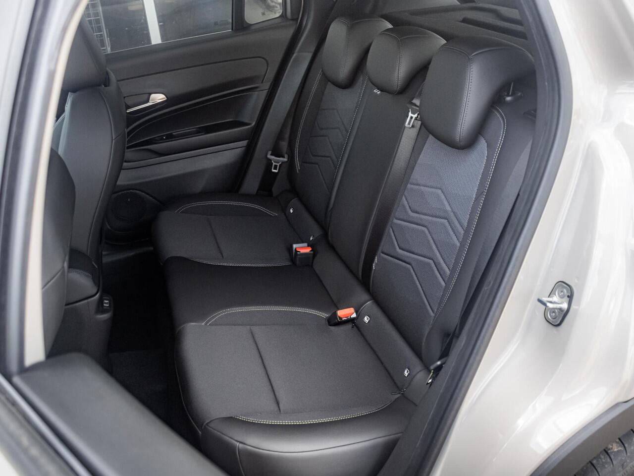 Jeep Avenger 1.2 e-Hybrid Summit | Winter Pack | Infotaiment & Convenience Pack