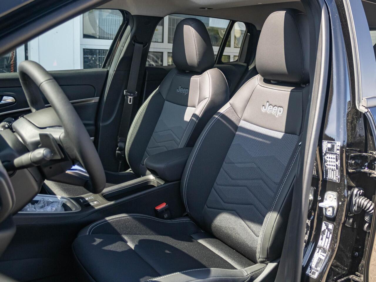 Jeep Avenger 1.2 e-Hybrid Summit | Winter Pack | Schuif/Kanteldak | Infotaiment&Convenience Pack