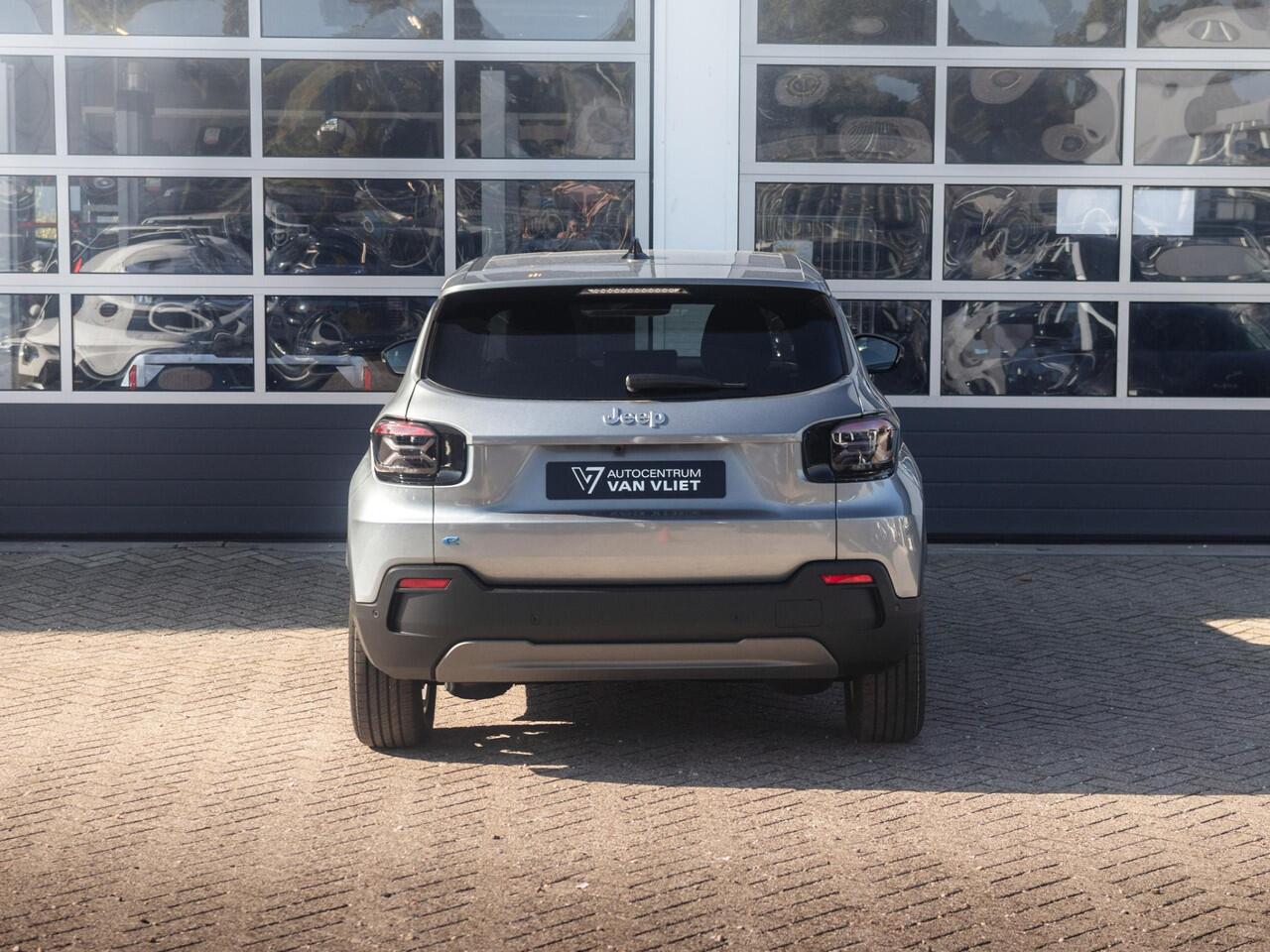 Jeep Avenger Business Edition 54 kWh | Uit voorraad leverbaar | 17% Bijtelling | Winter Pack | Warmtepomp | Apple Carplay | Clima | Keyless | Adapt. Cruise | 17" | Camera