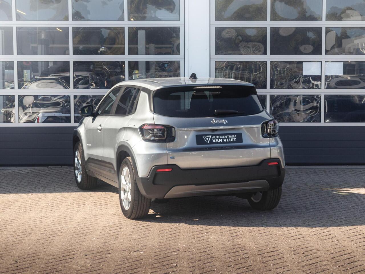 Jeep Avenger Business Edition 54 kWh | Uit voorraad leverbaar | 17% Bijtelling | Winter Pack | Warmtepomp | Apple Carplay | Clima | Keyless | Adapt. Cruise | 17" | Camera