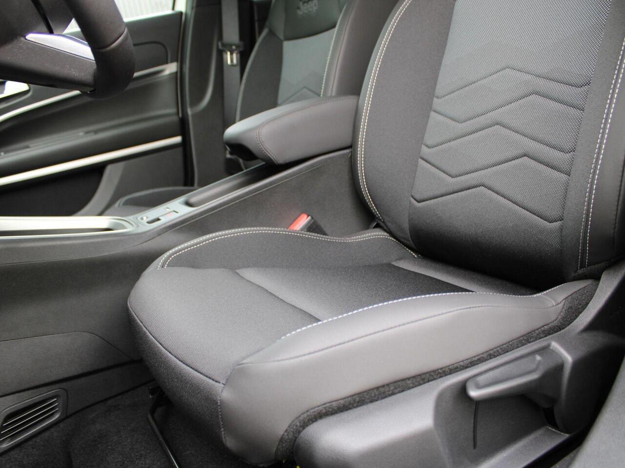 Jeep Avenger Summit 54 kWh VOORRAAD KORTING