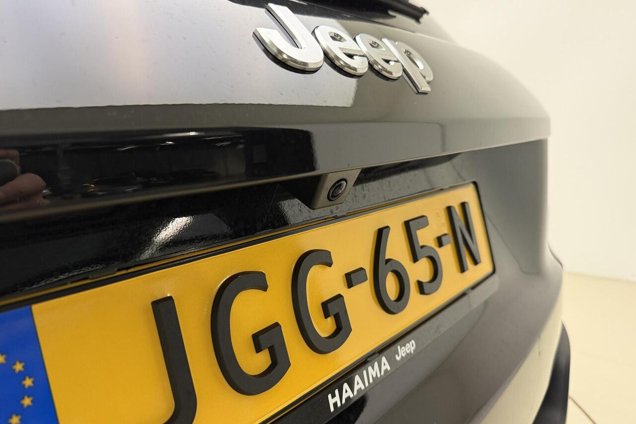 Jeep Avenger 1.2 e-Hybrid Summit Automaat | Navigatie | Elektrische achterklep | Panoramadak | Led koplampen | 18'' Licht metalen velgen | Stoelverwarming | Voorruitverwarming