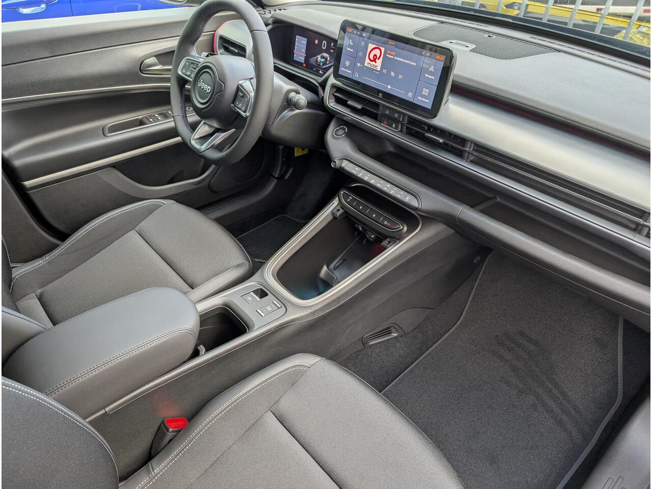 Jeep Avenger Summit 1.2 e-Hybrid 110pk e-DCS6 | STOELVERW. | KEYLESS | CAMERA | NAVI | APPLE CARPLAY / ANDROID AUTO