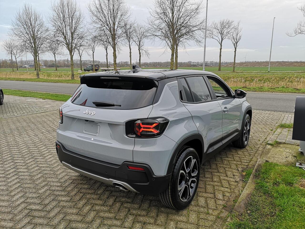 Jeep Avenger 1.2 Summit | Camera | Stoelverwarming | Carplay | JBL soundsystem | Massage | Leder