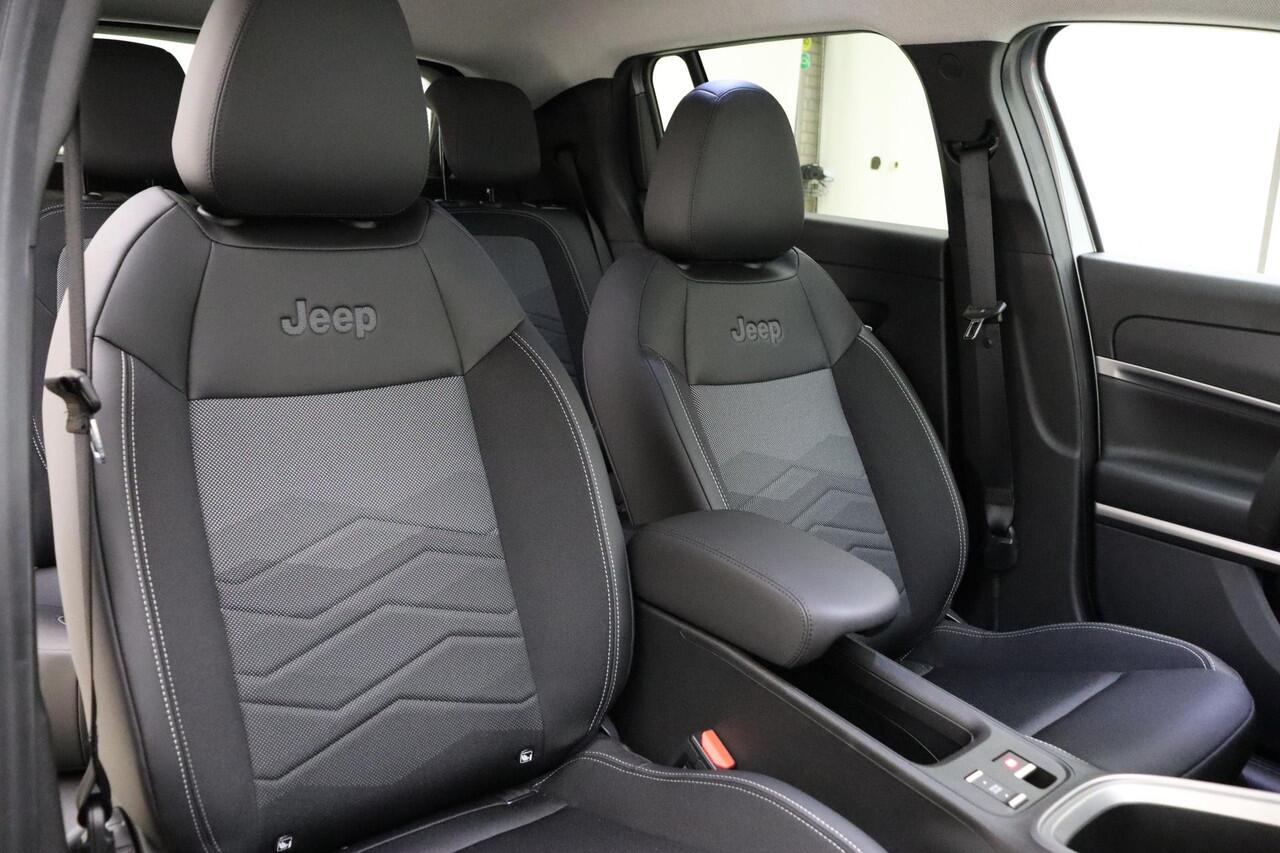 Jeep Avenger 1.2 e-Hybrid Summit LED Projector koplampen | Navigatie | Camera | Sfeerverlichting | 18'' lichtmetalen velgen | JBL Audio | Getint glas | Keyless