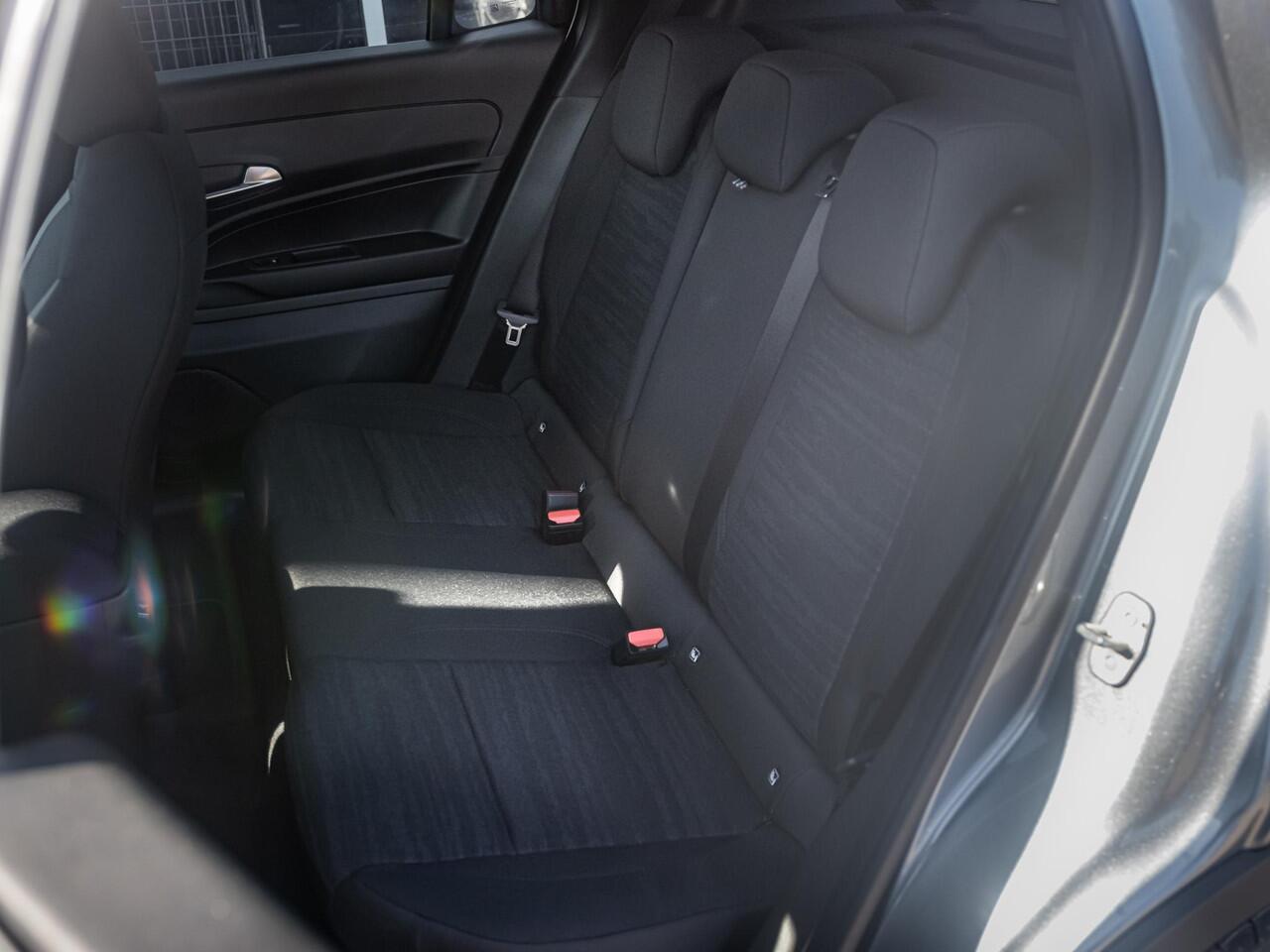 Jeep Avenger Business Edition 54 kWh | Uit voorraad leverbaar | 17% Bijtelling | Winter Pack | Warmtepomp | Apple Carplay | Clima | Keyless | Adapt. Cruise | 17" | Camera