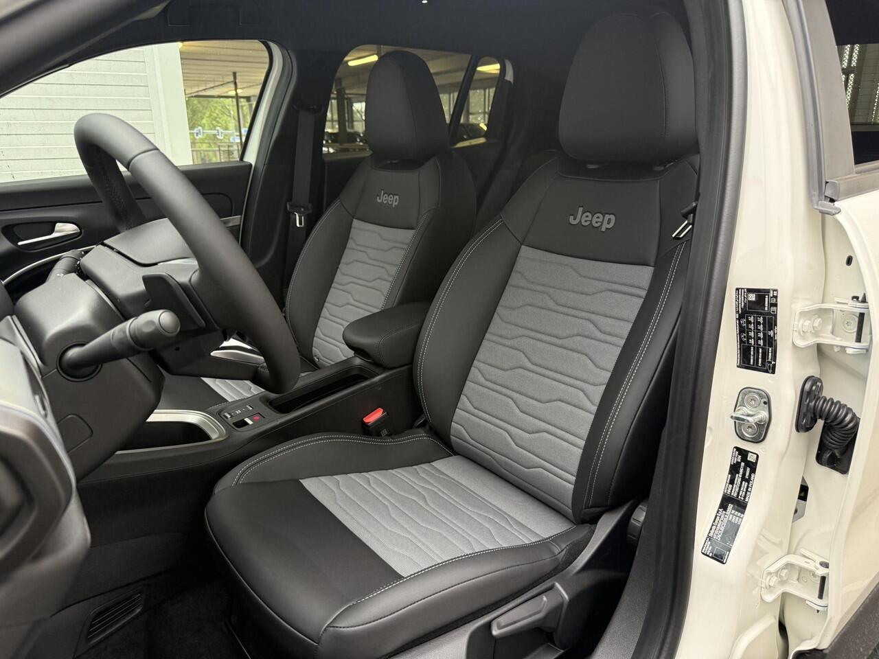 Jeep Avenger Overland 4xe 1.2 Turbo Hybrid 145pk | 4WD | STOELVERW. | KEYLESS | CAMERA | NAVI | APPLE CARPLAY / ANDROID AUTO