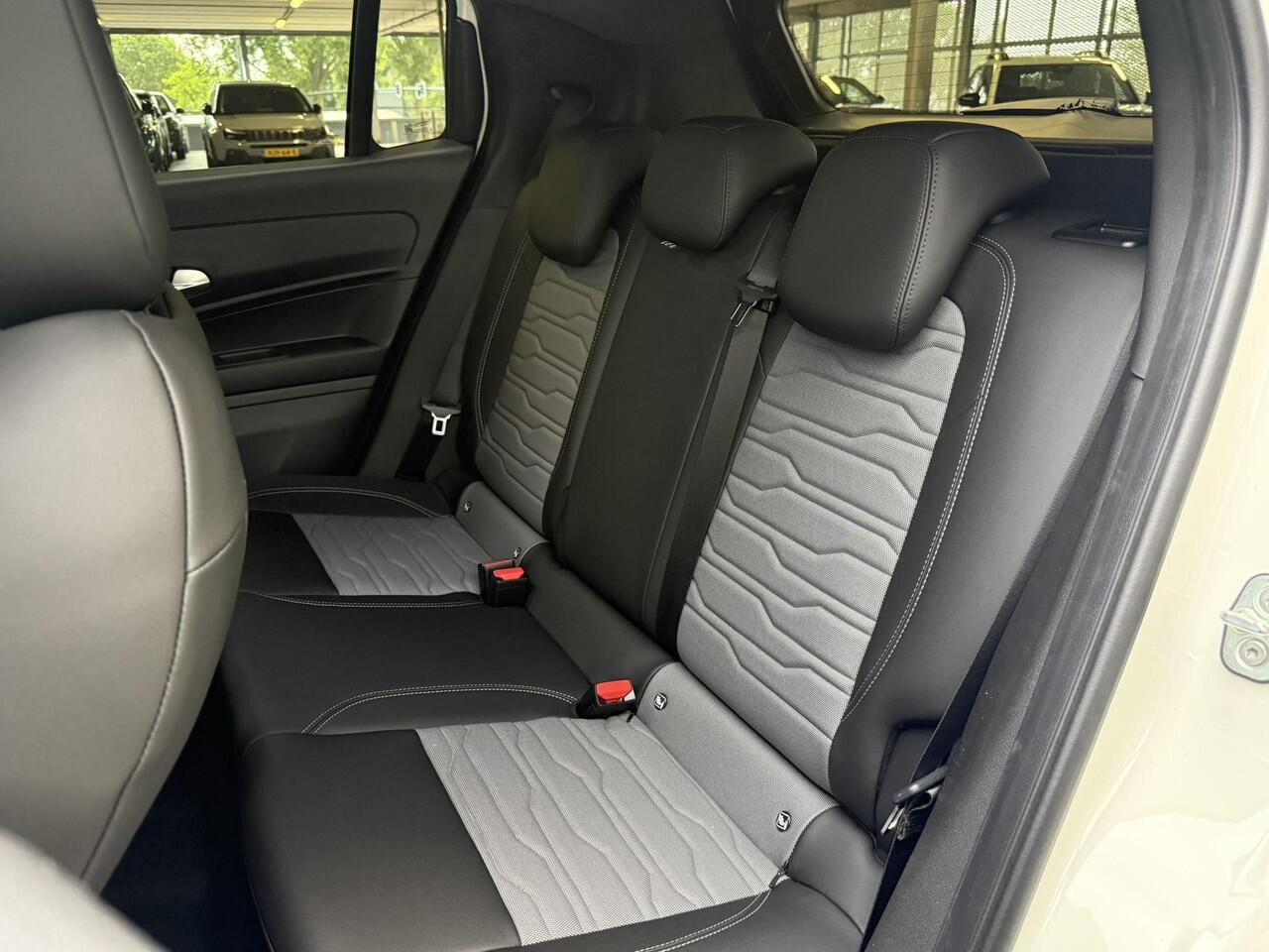 Jeep Avenger Overland 4xe 1.2 Turbo Hybrid 145pk | 4WD | STOELVERW. | KEYLESS | CAMERA | NAVI | APPLE CARPLAY / ANDROID AUTO