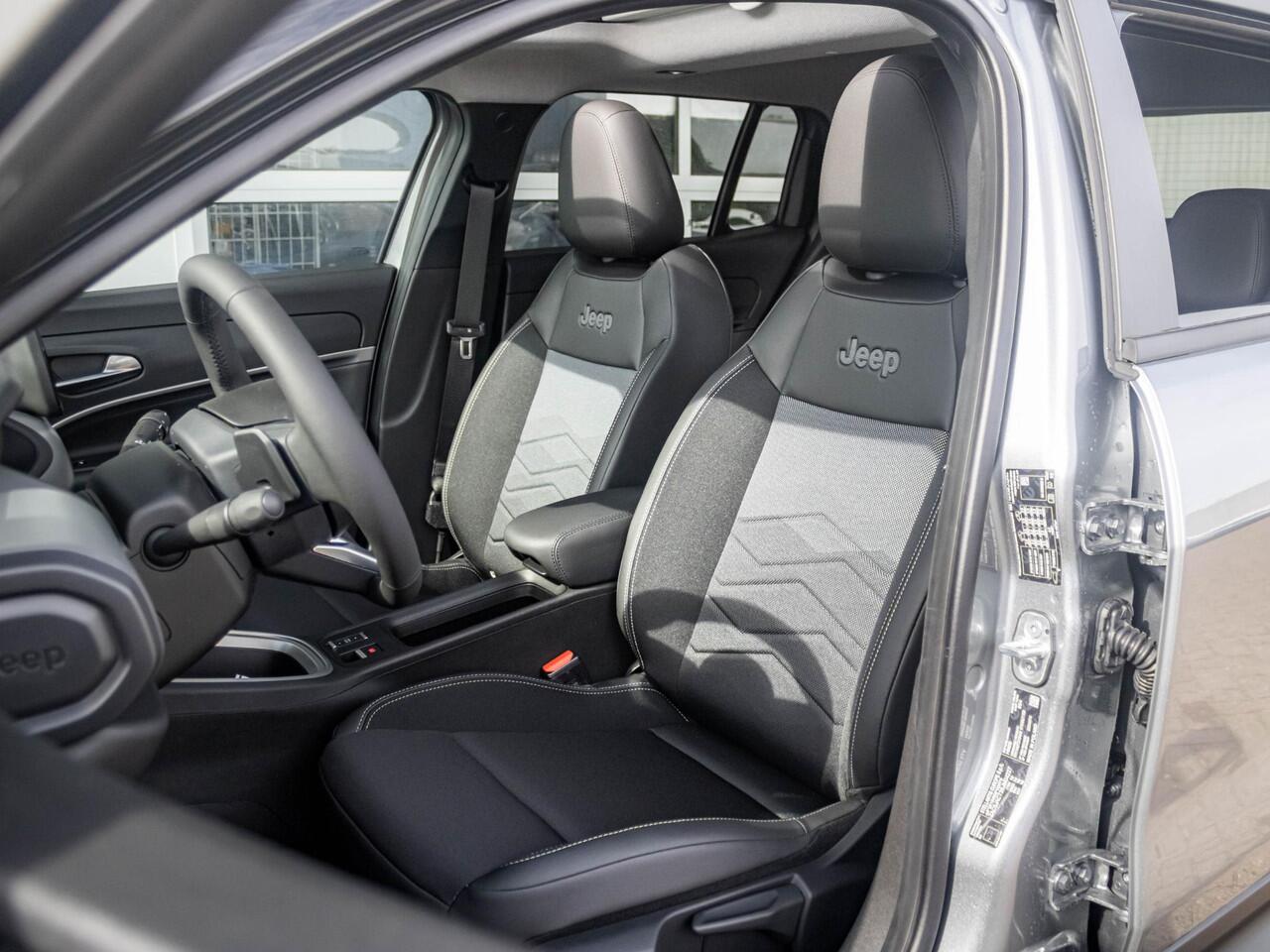 Jeep Avenger 1.2 e-Hybrid Summit | Uit voorraad leverbaar | Winter Pack | Schuif/Kanteldak | Infotaiment&Convenience Pack | Bicolore