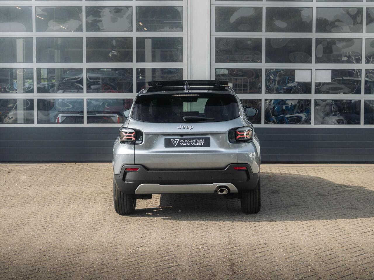 Jeep Avenger 1.2 e-Hybrid Summit | Uit voorraad leverbaar | Winter Pack | Schuif/Kanteldak | Infotaiment&Convenience Pack | Bicolore