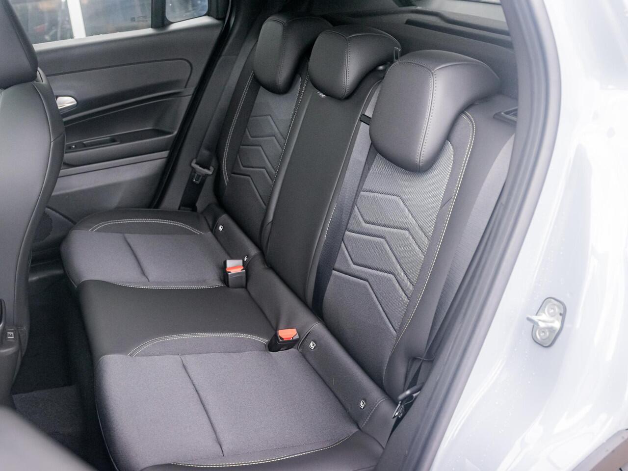 Jeep Avenger 1.2 e-Hybrid Summit | Uit voorraad leverbaar | Winter Pack | Schuif/Kanteldak | Infotaiment&Convenience Pack | Bicolore