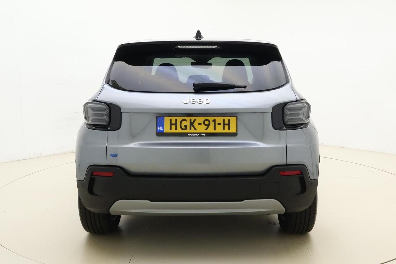 Jeep Avenger Summit 54 kWh | Stoelverwarming | 18'' lichtmetalen velgen | Elektrische achterklep | Navigatie | Two-tone lak | Verwarmde voorruit