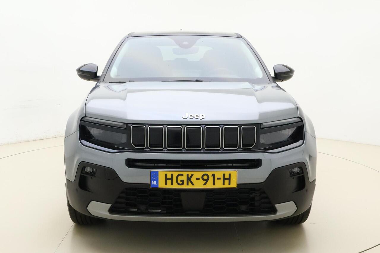 Jeep Avenger Summit 54 kWh | Stoelverwarming | 18'' lichtmetalen velgen | Elektrische achterklep | Navigatie | Two-tone lak | Verwarmde voorruit