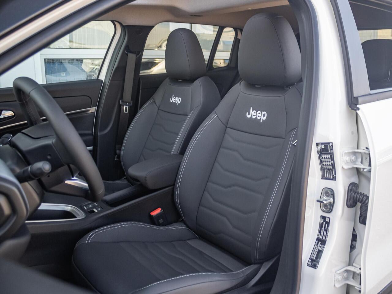 Jeep Avenger Summit 54 kWh | 17% Bijtelling | Schuif/Kanteldak | Leder&Winter Pack | Warmtepomp | Info&Convenience Pack