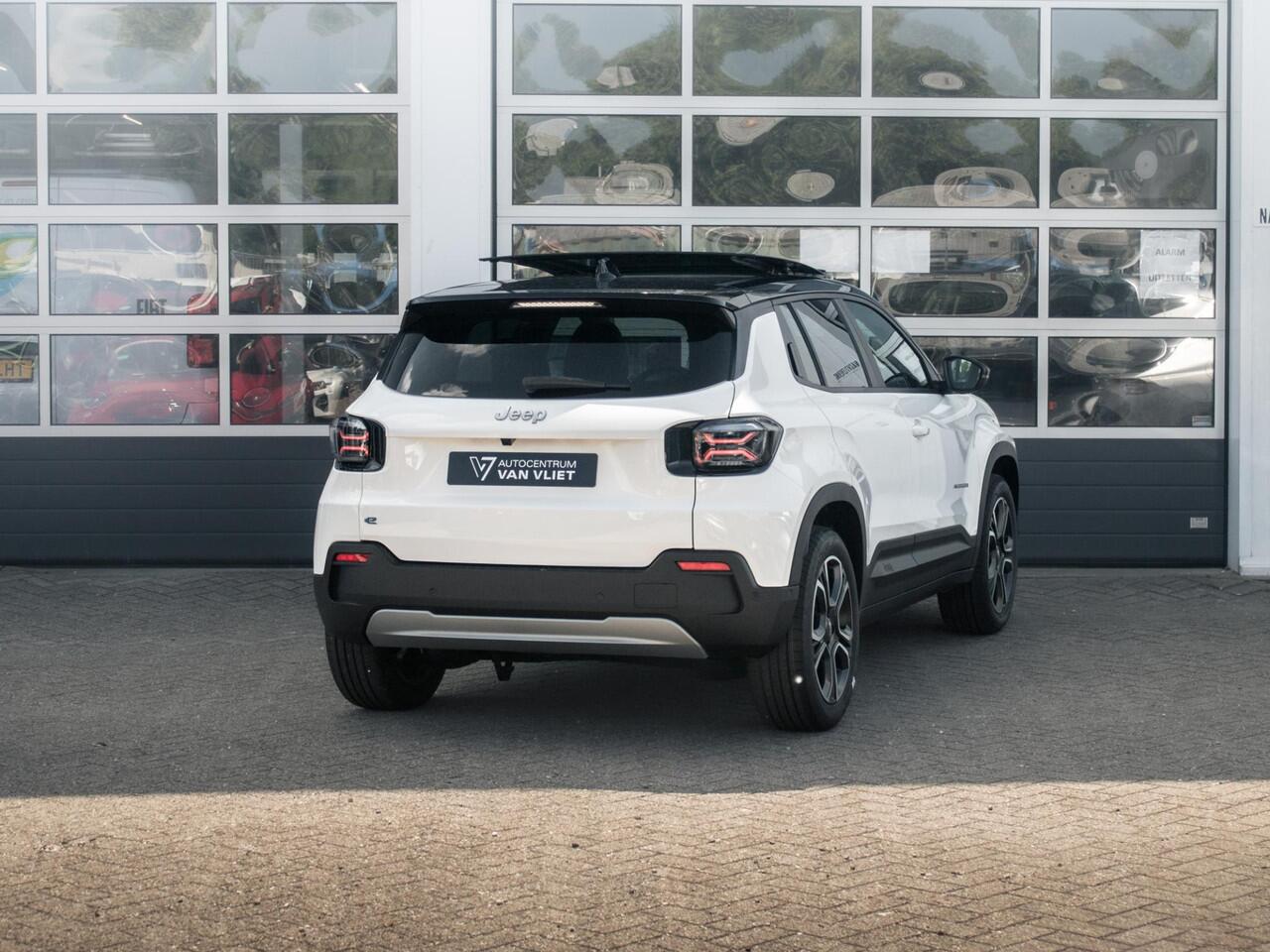 Jeep Avenger Summit 54 kWh | 17% Bijtelling | Schuif/Kanteldak | Leder&Winter Pack | Warmtepomp | Info&Convenience Pack