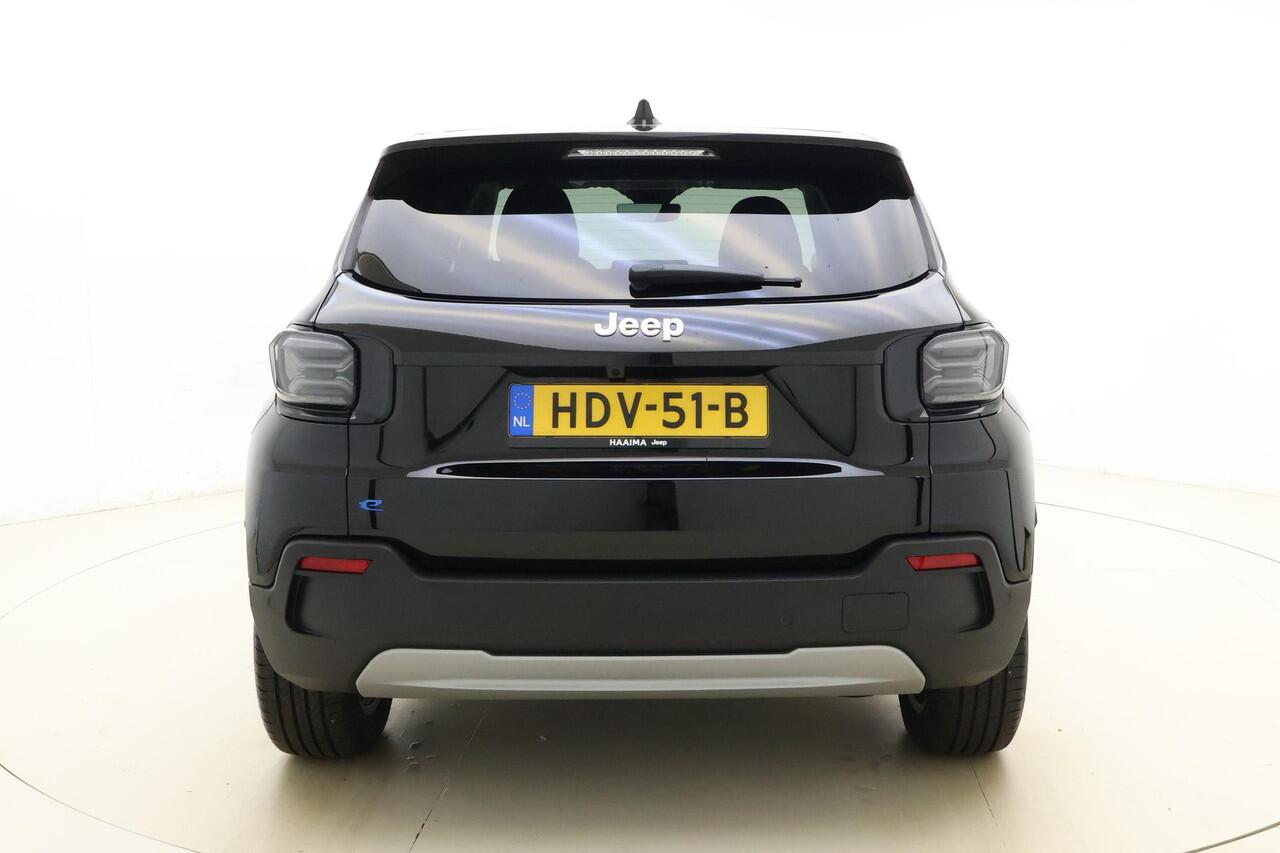 Jeep Avenger Summit 54 kWh | Navigatie | Camera | Keylee | Lichtmetalen velgen | Weinig kilometers | Electrische achterklep | Climate control | DAB Radio | Cruise control |