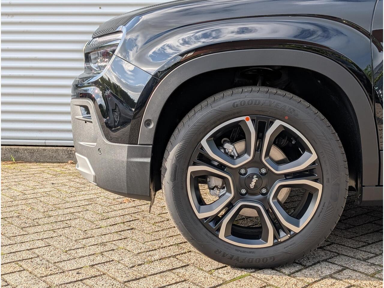 Jeep Avenger Summit 1.2 e-Hybrid 110pk e-DCS6 | STOELVERW. | KEYLESS | CAMERA | NAVI | APPLE CARPLAY / ANDROID AUTO