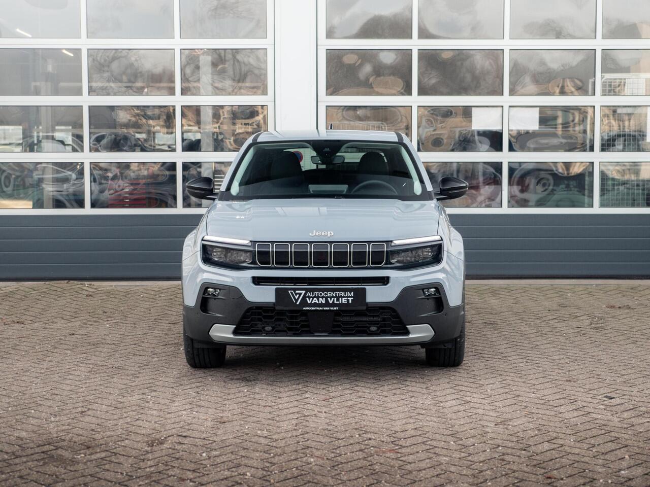 Jeep Avenger Summit 54 kWh | Infotainment&Convenience Pack | Warmtepomp | Winter Pack | Storm Grey