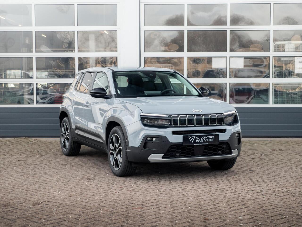 Jeep Avenger Summit 54 kWh | Infotainment&Convenience Pack | Warmtepomp | Winter Pack | Storm Grey