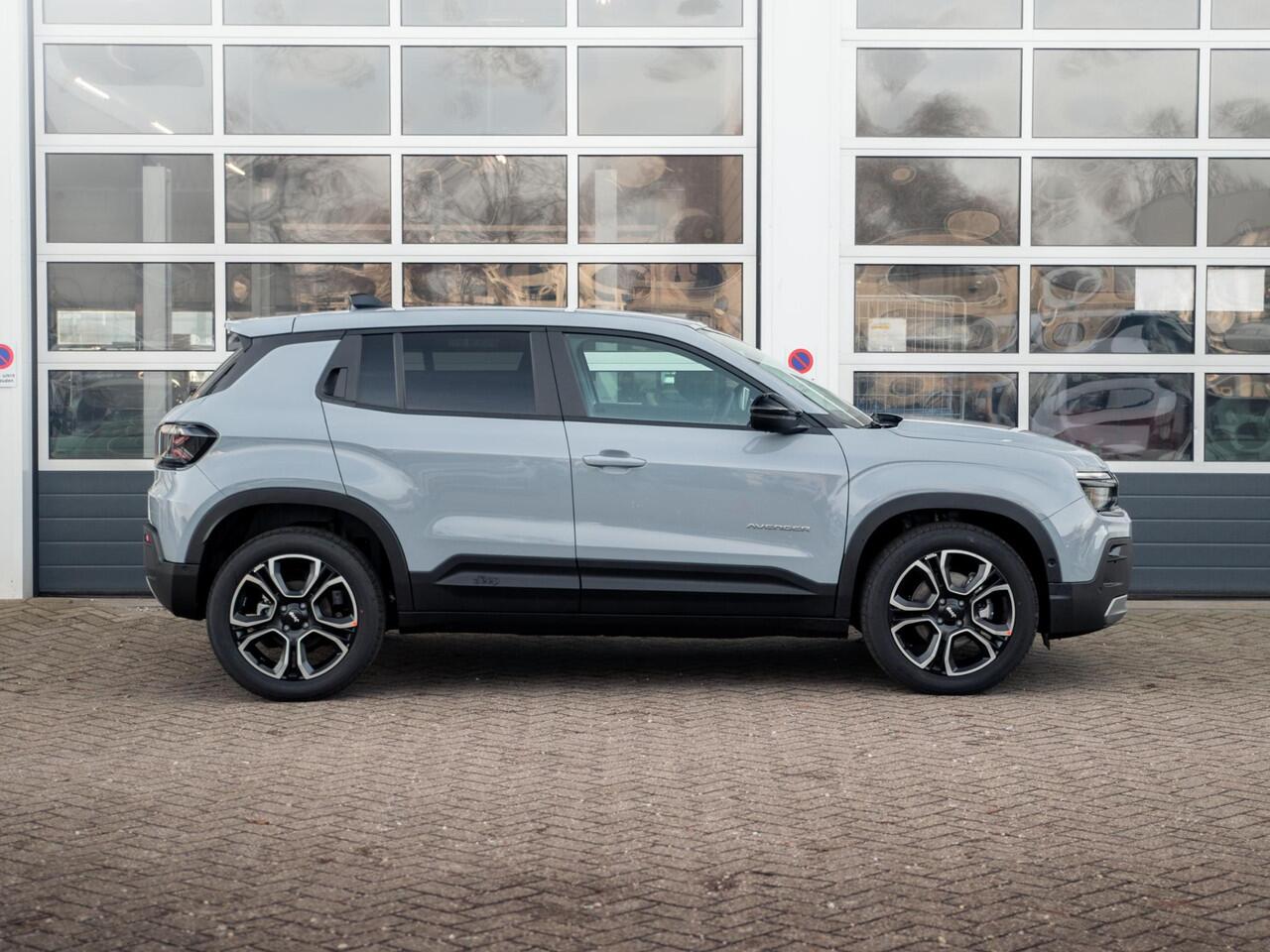 Jeep Avenger Summit 54 kWh | Infotainment&Convenience Pack | Warmtepomp | Winter Pack | Storm Grey