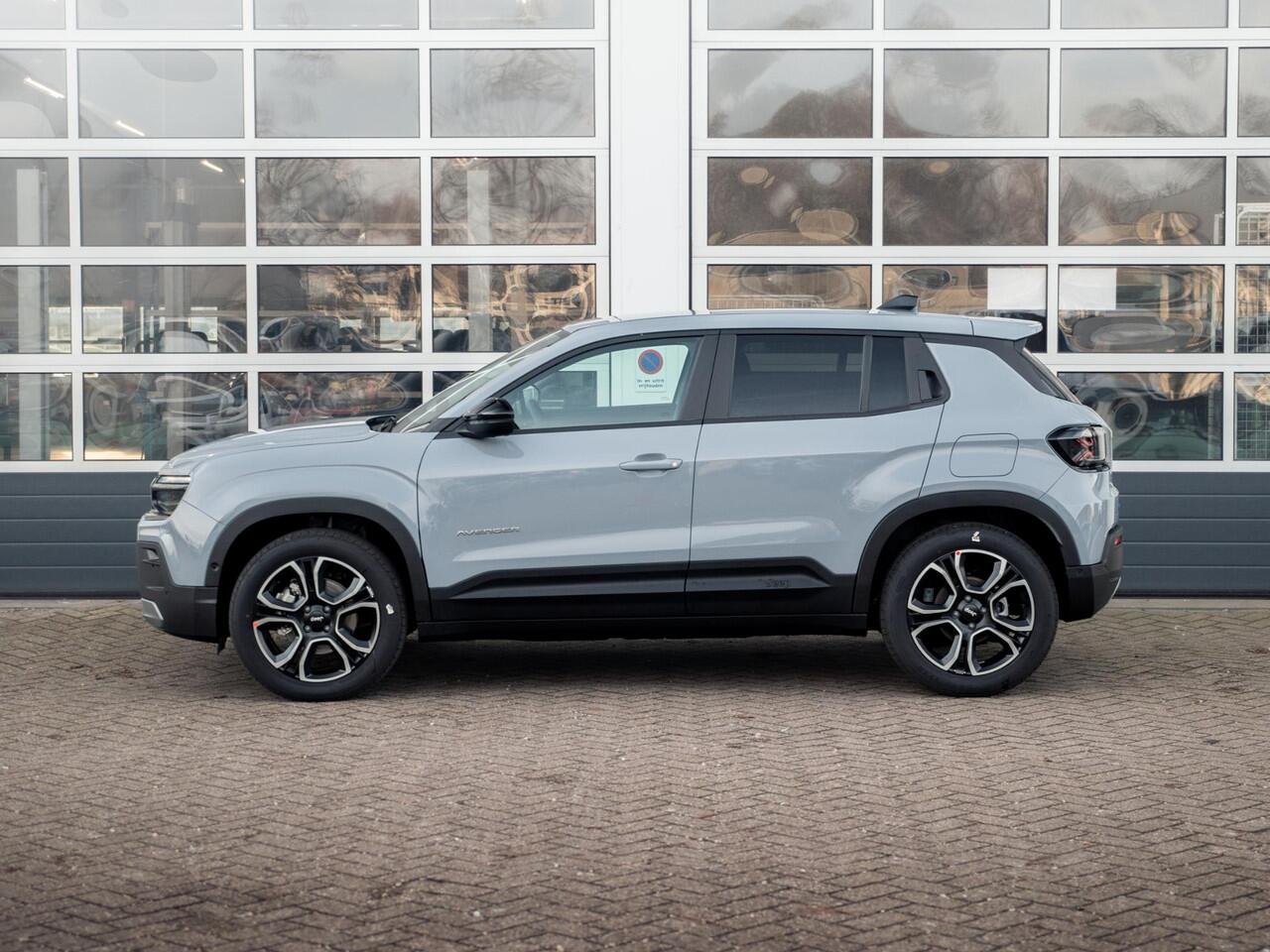 Jeep Avenger Summit 54 kWh | Infotainment&Convenience Pack | Warmtepomp | Winter Pack | Storm Grey