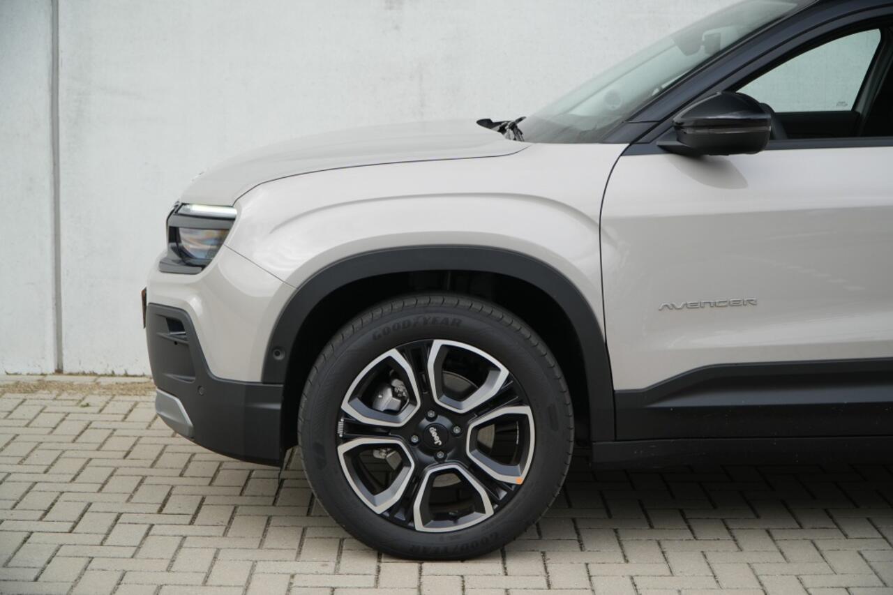 Jeep Avenger Summit 54kWh | Pano | Infotainment | Winter | Camera | 18"