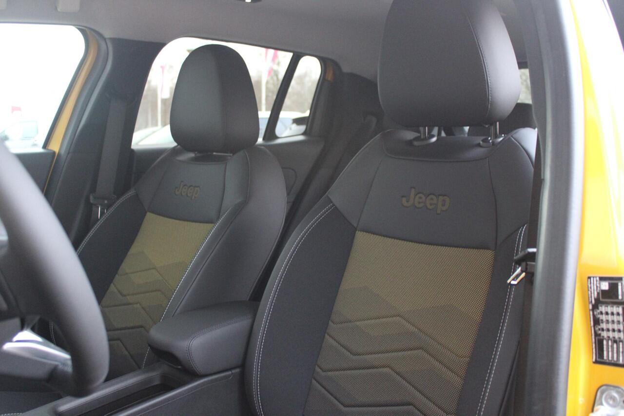 Jeep Avenger 1.2 110PK e-HYbrid SUMMIT | JBL PREMIUM AUDIO SYSTEEM | ACHTERUITRIJ CAMERA | STOEL VERWARMING | SFEERVERLICHTING | FULL LED KOPLAMPEN | 18" LICHTMETALEN VELGEN | DRAADLOZE TELEFOONLADER | DRAADLOZE APPLE CARPLAY/ANDROID AUTO | ADAPTIVE CRUISE CONTROL | P