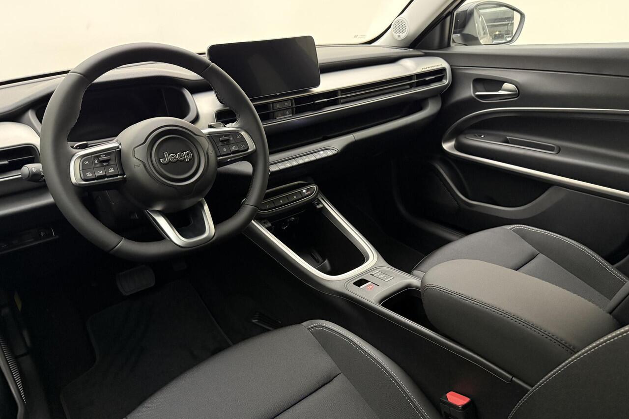 Jeep Avenger 1.2 e-Hybrid Summit | Navigatie | Automaat | 18'' lichtmetalen velgen | Two-tone lak | JBL audio | Elektrische achterklep | LED | Sfeerverlichting