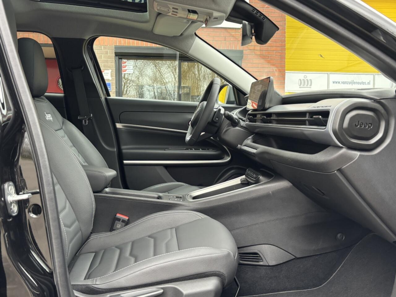 Jeep Avenger 1.2 e-Hybrid Summit Pano JBL Leder Navi Massage 360°