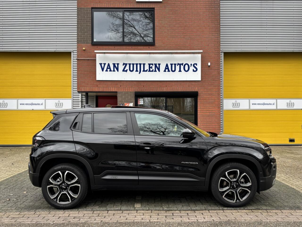 Jeep Avenger 1.2 e-Hybrid Summit Pano JBL Leder Navi Massage 360°