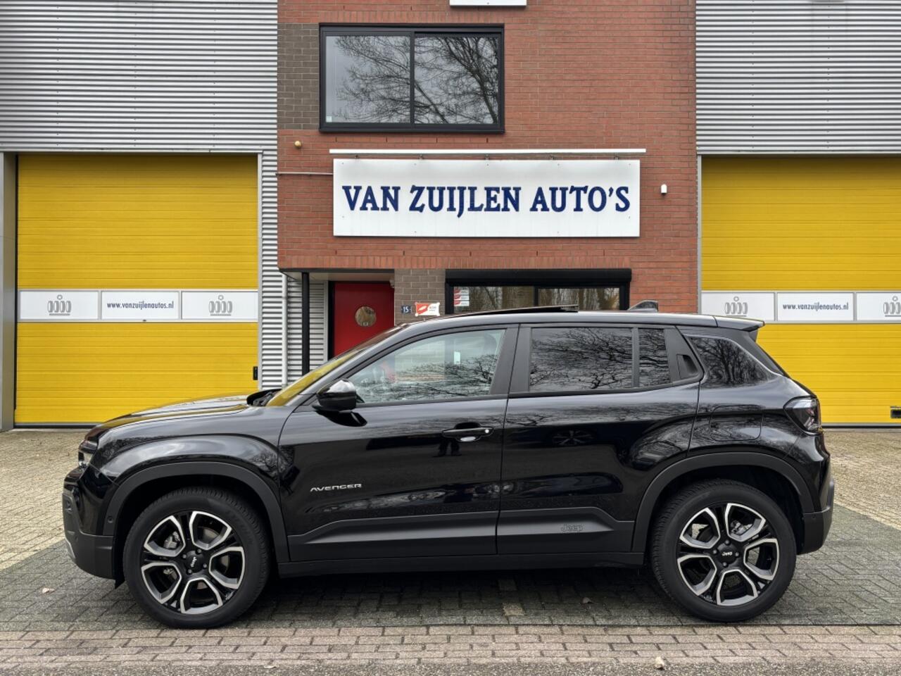 Jeep Avenger 1.2 e-Hybrid Summit Pano JBL Leder Navi Massage 360°