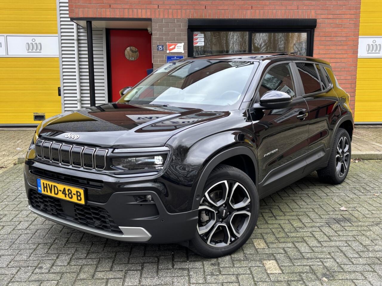 Jeep Avenger 1.2 e-Hybrid Summit Pano JBL Leder Navi Massage 360°