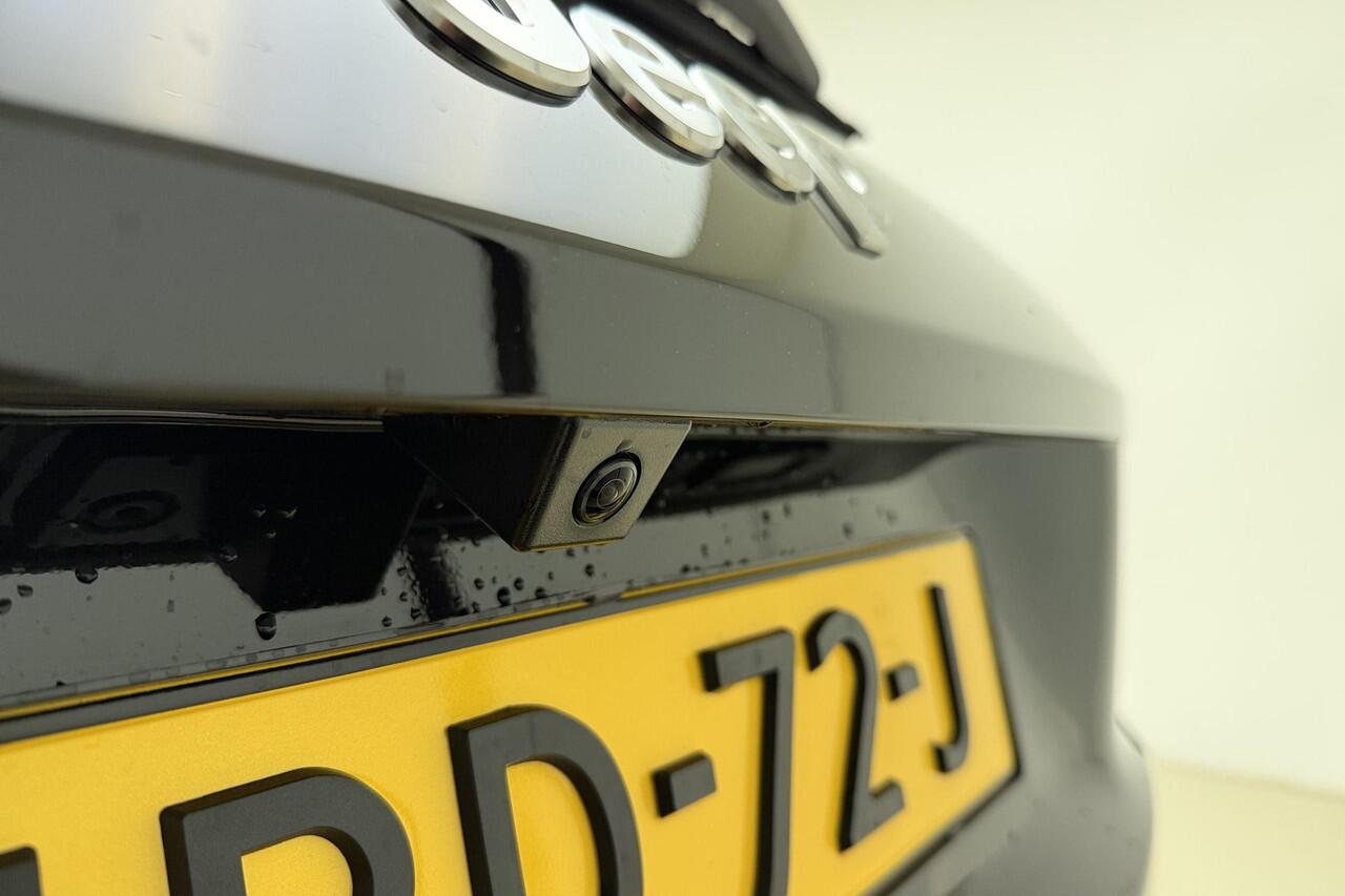 Jeep Avenger Summit 54 kWh | Panoramschisch schuif/ kanteldak | Stoel & Stuurverwarming | Navigatie | Electrische achterklep | Camera | Keyless