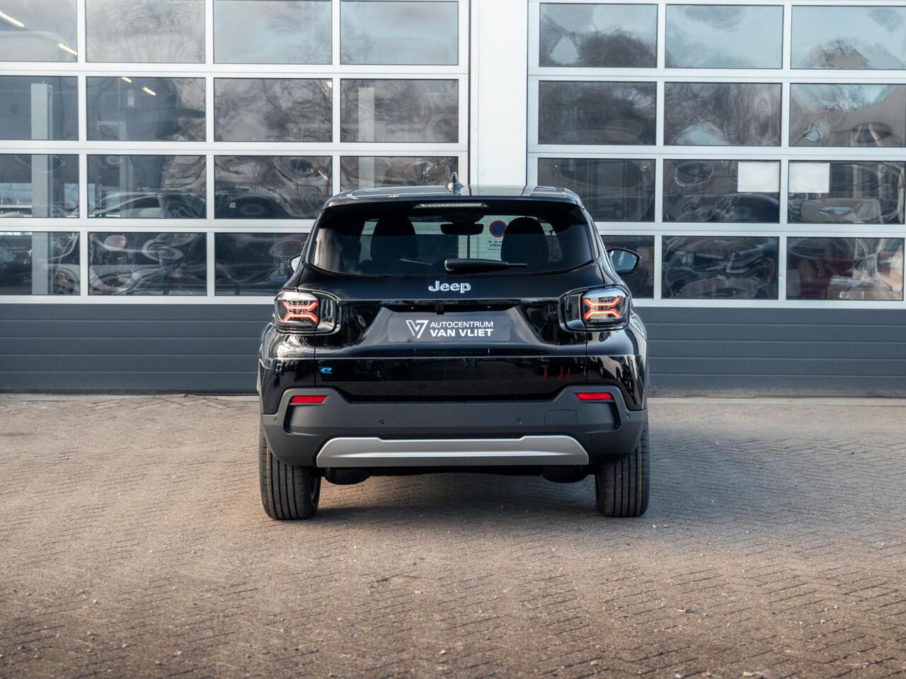 Jeep Avenger Summit 54 kWh | Uit voorraad leverbaar | Schuif/Kanteldak | Winter Pack | Infotainment&Convenience Pack | Warmtepomp
