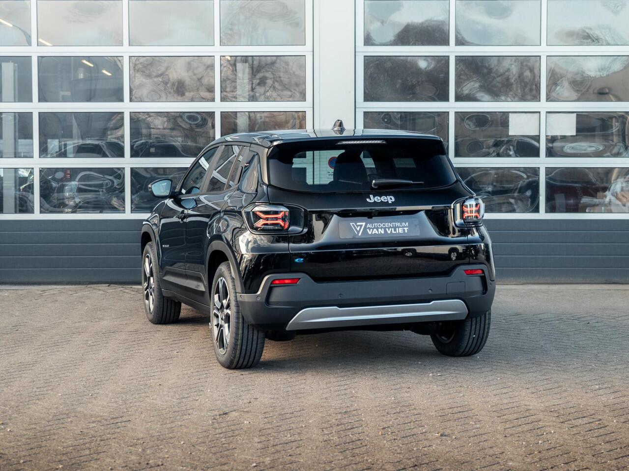 Jeep Avenger Summit 54 kWh | Uit voorraad leverbaar | Schuif/Kanteldak | Winter Pack | Infotainment&Convenience Pack | Warmtepomp