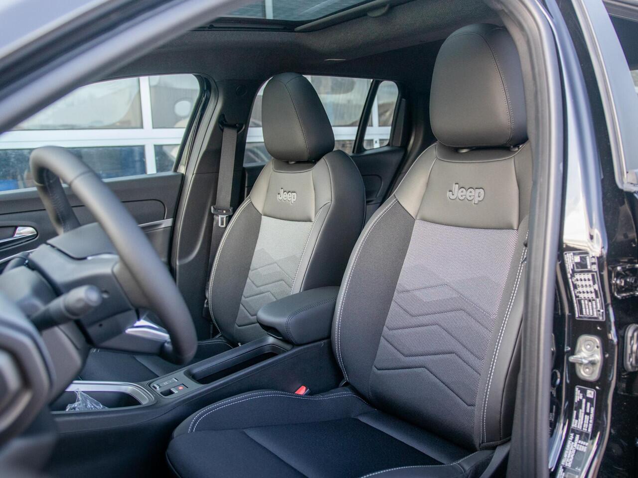 Jeep Avenger Summit 54 kWh | Uit voorraad leverbaar | Schuif/Kanteldak | Winter Pack | Infotainment&Convenience Pack | Warmtepomp