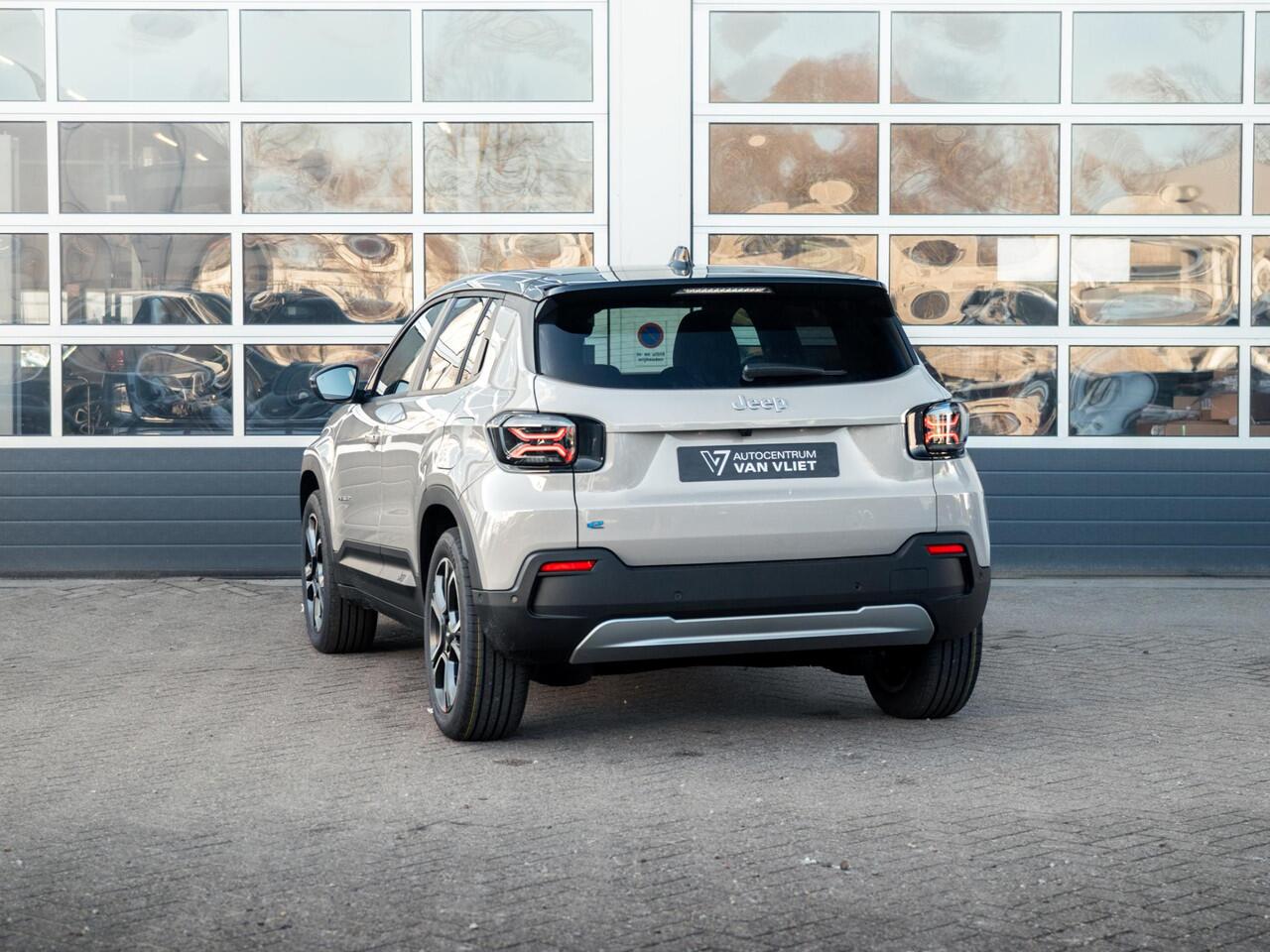 Jeep Avenger Summit 54 kWh | Uit voorraad leverbaar | Schuif/Kanteldak | Winter Pack | Infotainment&Convenience Pack | Warmtepomp