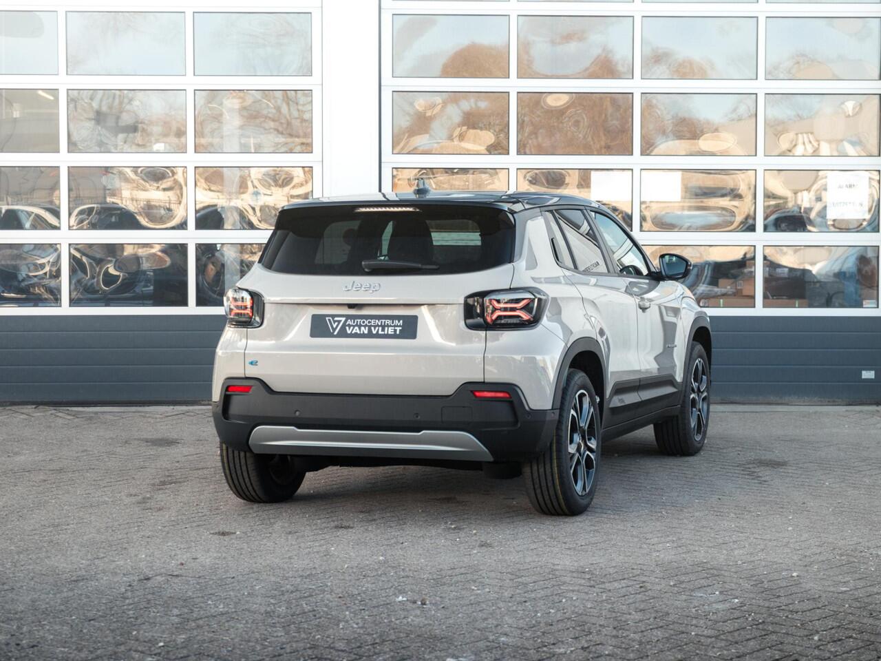 Jeep Avenger Summit 54 kWh | Uit voorraad leverbaar | Schuif/Kanteldak | Winter Pack | Infotainment&Convenience Pack | Warmtepomp