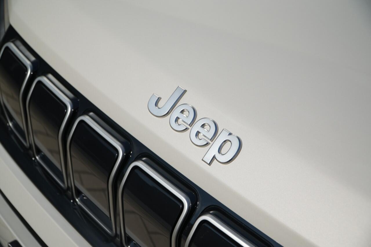 Jeep Avenger 1.2 e-Hybrid Summit | Navi | JBL | Camera | Winter | 18"