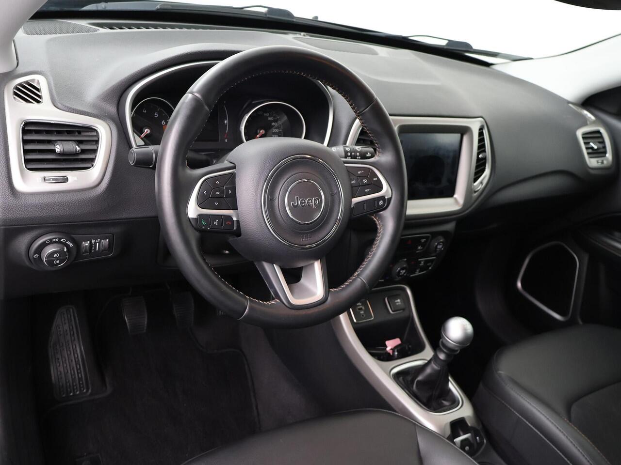 Jeep COMPASS 1.4 MultiAir Longitude | 140pk | Multifunctioneel stuurwiel | Cruise control | Speedlimiter | Spraakbediening | Automatische verlichting | Deurvergrendeling | Climate | Dab+ | Bluetooth | Navigatie | Achteruitrijcamera | Lm17'' |