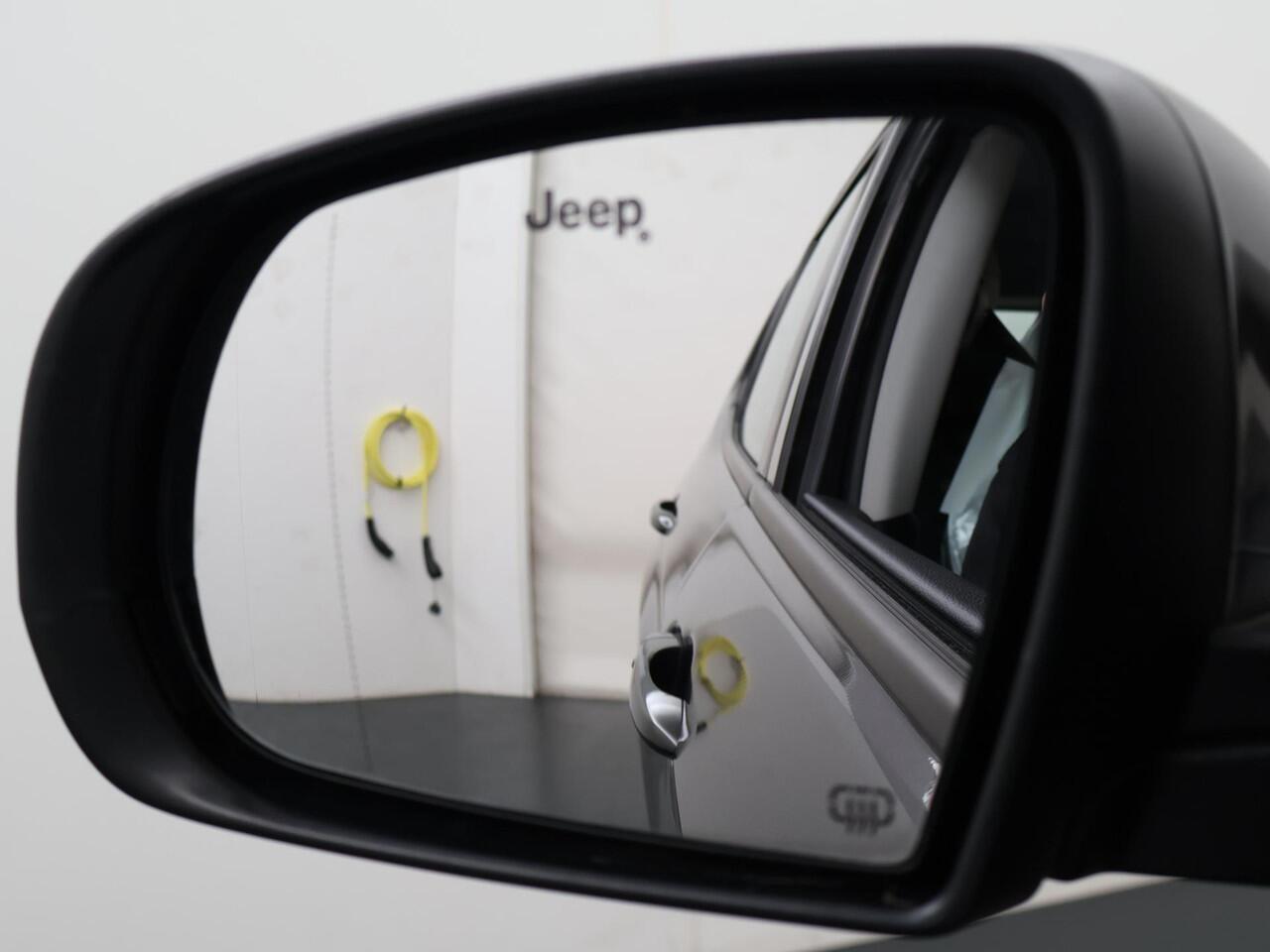 Jeep COMPASS 1.4 MultiAir Longitude | 140pk | Multifunctioneel stuurwiel | Cruise control | Speedlimiter | Spraakbediening | Automatische verlichting | Deurvergrendeling | Climate | Dab+ | Bluetooth | Navigatie | Achteruitrijcamera | Lm17'' |