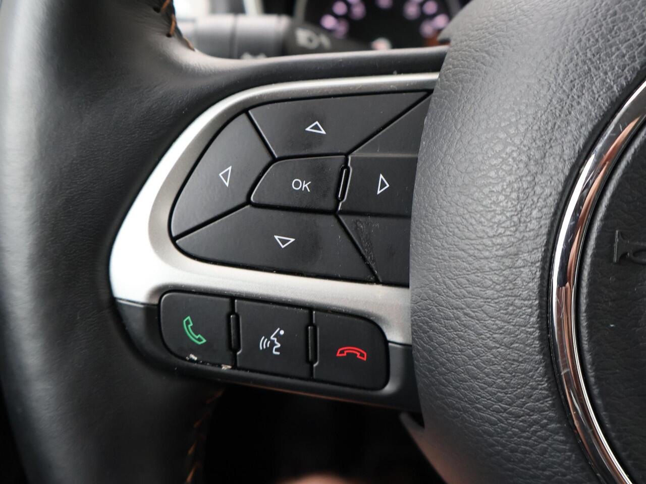 Jeep COMPASS 1.4 MultiAir Longitude | 140pk | Multifunctioneel stuurwiel | Cruise control | Speedlimiter | Spraakbediening | Automatische verlichting | Deurvergrendeling | Climate | Dab+ | Bluetooth | Navigatie | Achteruitrijcamera | Lm17'' |