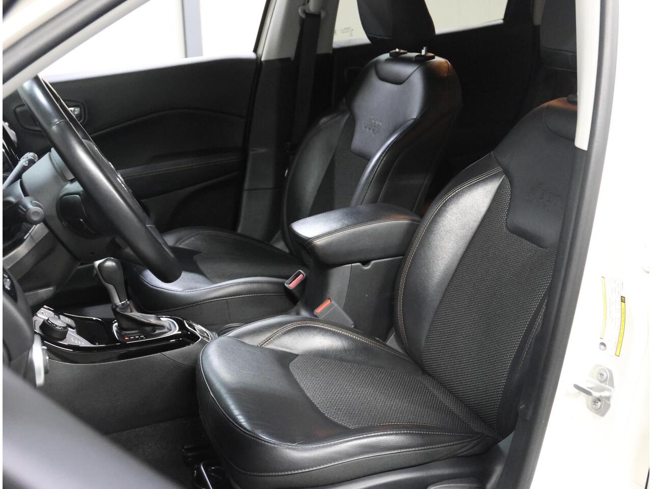 Jeep COMPASS 1.4 170PK MultiAir Opening Edition 4x4 | AUTOMAAT | AppleCarPlay/AndroidAuto | Cruise Control | Stoel/Stuurverwarming | Beats Audio | Keyless | Isofix | Privacy Glass | Parkeersensoren | Trekhaak |