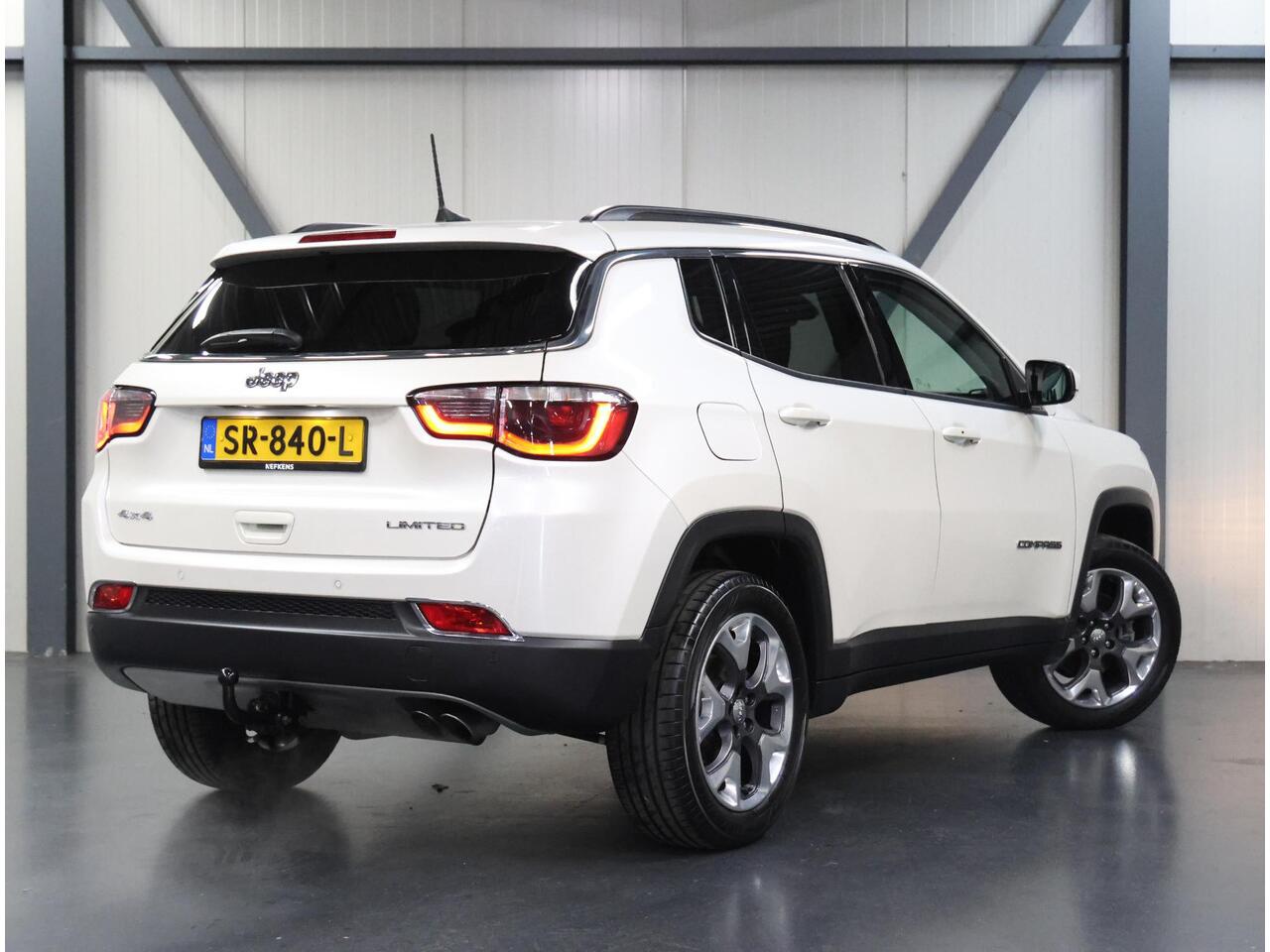 Jeep COMPASS 1.4 170PK MultiAir Opening Edition 4x4 | AUTOMAAT | AppleCarPlay/AndroidAuto | Cruise Control | Stoel/Stuurverwarming | Beats Audio | Keyless | Isofix | Privacy Glass | Parkeersensoren | Trekhaak |