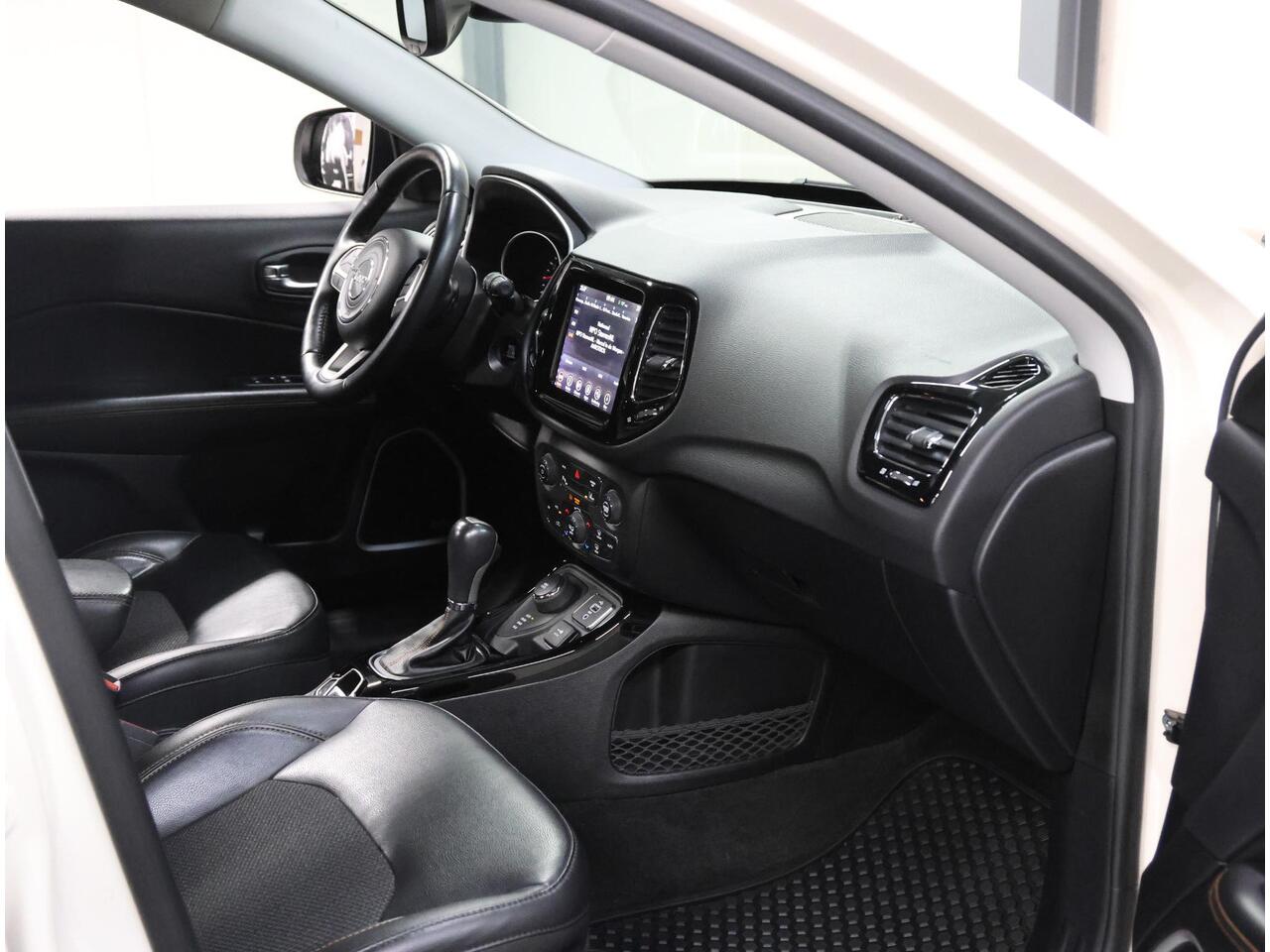 Jeep COMPASS 1.4 170PK MultiAir Opening Edition 4x4 | AUTOMAAT | AppleCarPlay/AndroidAuto | Cruise Control | Stoel/Stuurverwarming | Beats Audio | Keyless | Isofix | Privacy Glass | Parkeersensoren | Trekhaak |